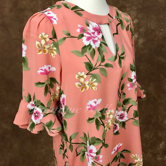 Floral Print Top w/Keyhole Cutout and Bell Sleeves - Picture 9 of 10